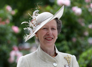 Принцесса Анна поддержала решение Гарри и Меган