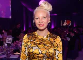 Сиа стала матерью двух 18-летних подростков