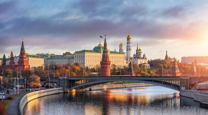 Москва отменяет режим самоизоляции