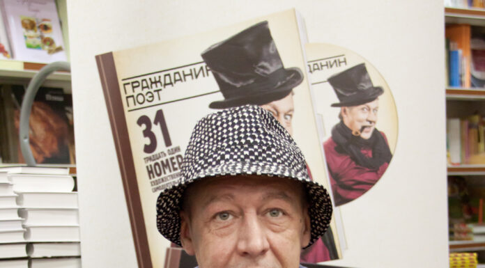 Домашний арест Ефремова продлили