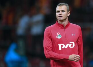 Тарасов устроил пьяный дебош на борту самолета