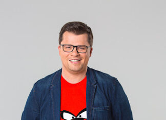 В Сети обсуждают возможный роман Харламова со звездой “Однажды в России”