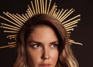 Муцениеце прокомментировала роман с режиссером