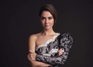 СМИ: Поклонник подарил Муцениеце «Майбах» за 10 миллионов