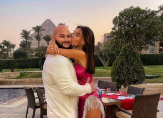 Π‘ΠΏΡΡΡΡ Π³ΠΎΠ΄ ΠΏΠΎΡΠ»Π΅ ΡΠΊΠ°Π½Π΄Π°Π»Π°: ΠΠΆΠΈΠ³Π°Π½ ΡΡΡΡΠΎΠΈΠ» ΡΠΈΠΊΠ°ΡΠ½ΡΠΉ ΠΏΡΠ°Π·Π΄Π½ΠΈΠΊ Π΄Π»Ρ ΡΠ²ΠΎΠ΅ΠΉ ΡΠ΅ΠΌΡΠΈ