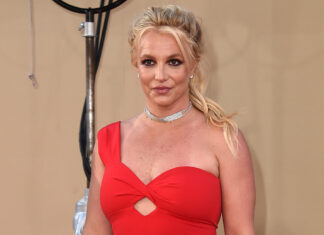 Победа: Отец Бритни Спирс отказался от опеки