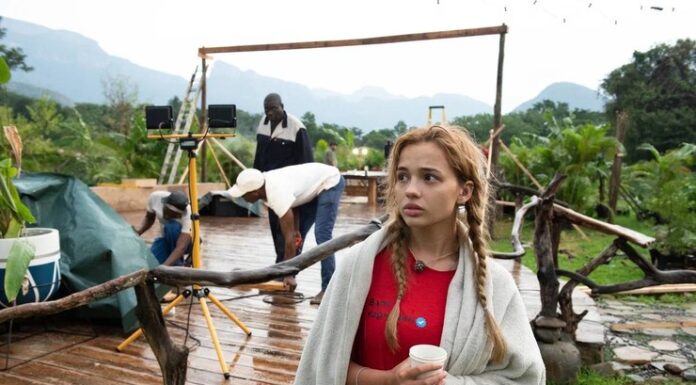 Тайфун разрушил съемочную площадку шоу “Звезды в Африке”