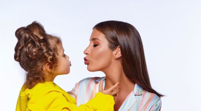 Как дочь Топурии отметила день рождения?