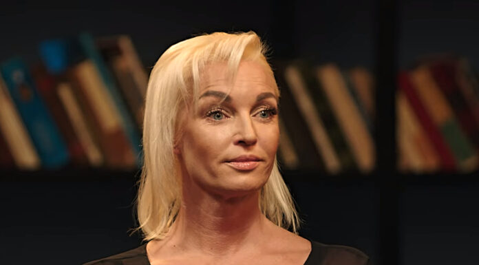 Директор Волочковой о скандале в самолете: она была пьяна