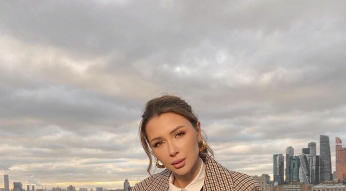 Дочь Заворотнюк прокомментировала слив фото матери в Сеть