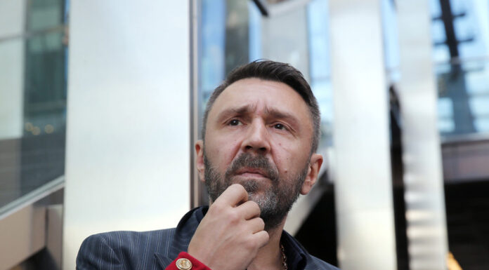 Богомолов – Шнурову из-за конфликта с Собчак: Лицо обретает признаки дегенерации